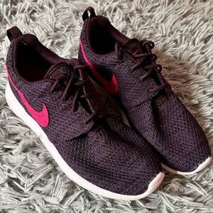 Nike Roshe One Shoes